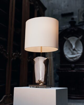 Ginkgo lamp created with @lalique at @feauboiseries ✨ 🇫🇷 Lampe Ginkgo créée avec @lalique chez @feauboiseries ✨ . . . #delisleparis #bespokelights #lightingdesigner #bespokelightings #custommade #madeinfrance #savoirfaire #bronzierdart #interiordesign #designdinterieur #frenchsavoirfaire #artisanatfrancais #artisanatdart #crystal #lalique