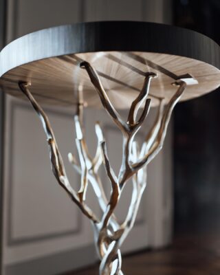 Explore the perfect alchemy of straw marquetry and chiseled cast bronze in this exceptional gueridon, where the legs seem to dance like delicate branches.🌿✨ 🇫🇷* Explorez la parfaite alchimie entre marqueterie de paille et le fer forgé dans ce guéridon exceptionnel, où les pieds semblent danser comme des branches délicates. ✨ . . . #Delisle #mobilier #artisanat #FerForgé #ObjetsUniques #Créativité #DesignEtArt #meuble #paris #luxe #interiordesign #creation #elegance #straw #strawmarquetry #decoration #artisanatfrançais #madeinfrance #lisondecaunes #atelierslisondecaunes