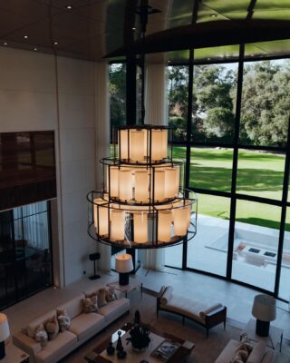 For an outstanding private project in California, @delisleparis and @holocene_design teamed up to create amazing lighting fixtures ! ✨?✨ Interior design : @holocene_design Architecture : @ppfgoujonarchitectes . . #delisle #bespokelights #lightingdesigner #bespokelightings #custommade #madeinfrance #savoirfaire #bronzierdart #interiordesign #designdinterieur #frenchsavoirfaire #artisanatfrancais #artisanatdart #frenchluxury #newcollection #parhelia #design #creation #art #architectureinterior #interiordesigner #Californie #decoration #villa